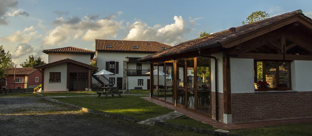 Villanueva de Pria Apartamentos Rurales Playa Del Canal מראה חיצוני תמונה