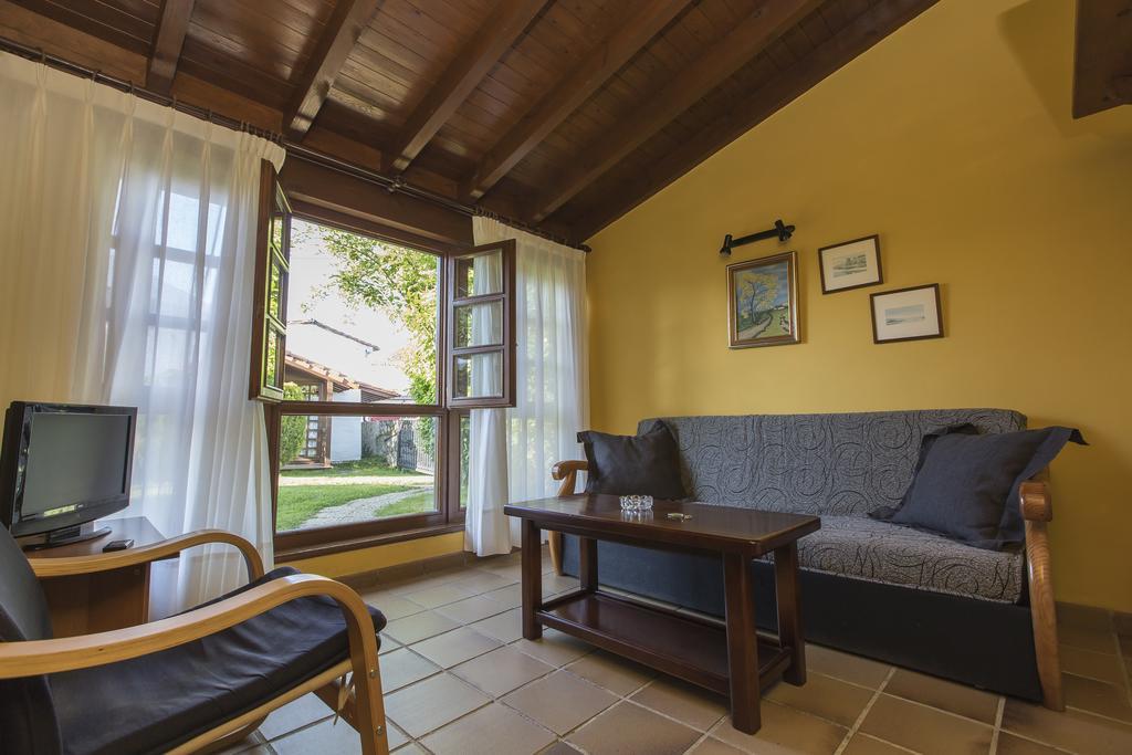 Villanueva de Pria Apartamentos Rurales Playa Del Canal מראה חיצוני תמונה