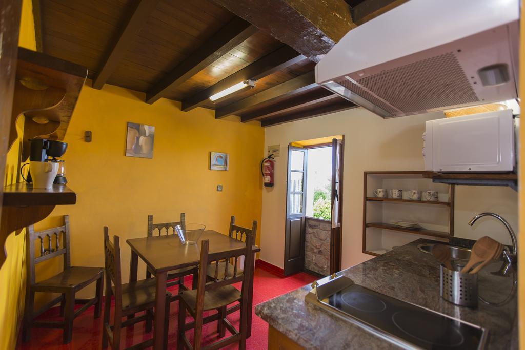 Villanueva de Pria Apartamentos Rurales Playa Del Canal מראה חיצוני תמונה